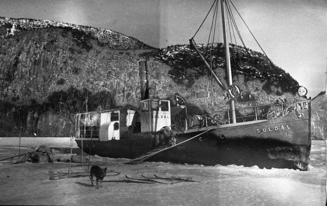 AV 0227. Dampen Suldal ved iskanten i Bråtveit. 1940 talet